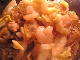 いかとえびと蛤と白菜と春雨の炒め物