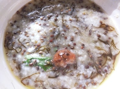レトルトのお粥で作る麻の実粥の写真