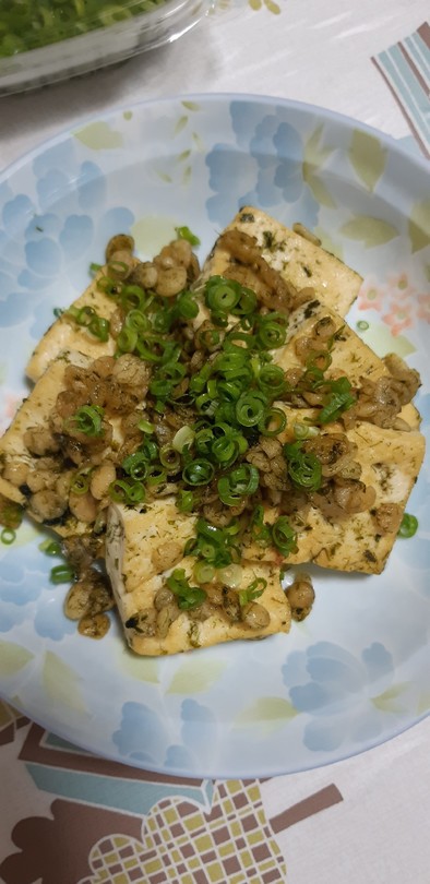 ☆簡単☆天かすのめんつゆ豆腐ステーキの写真