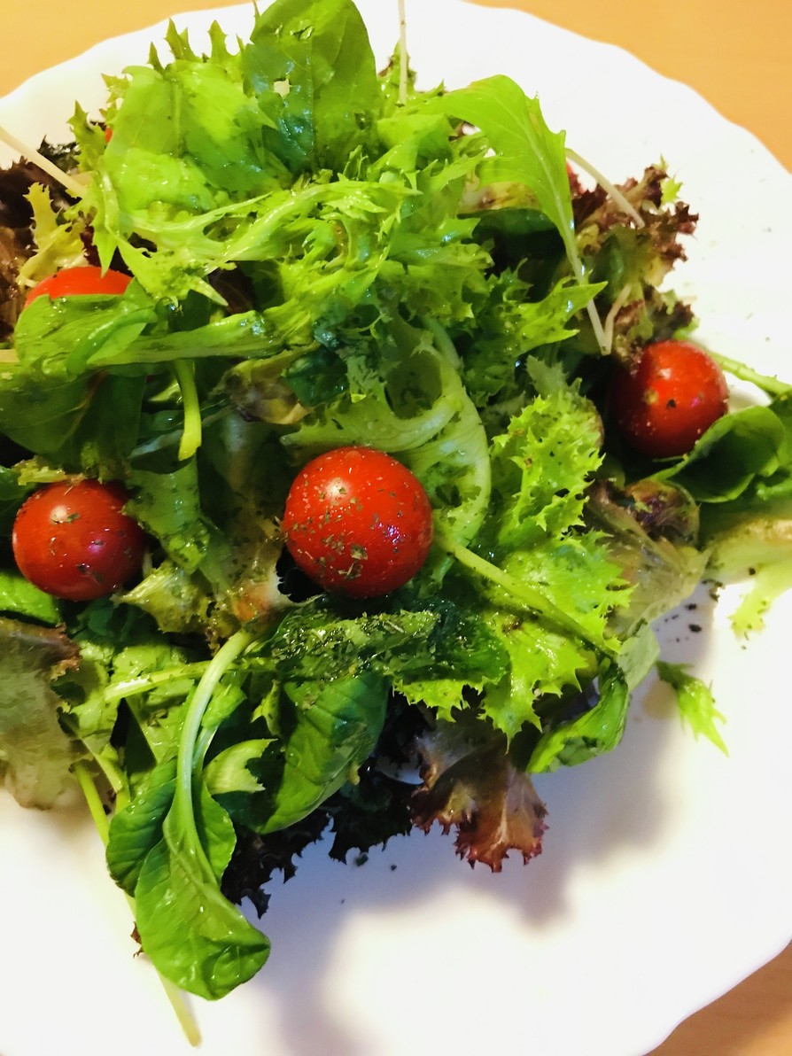 ベビーリーフ＆トマトのベーシックサラダの画像