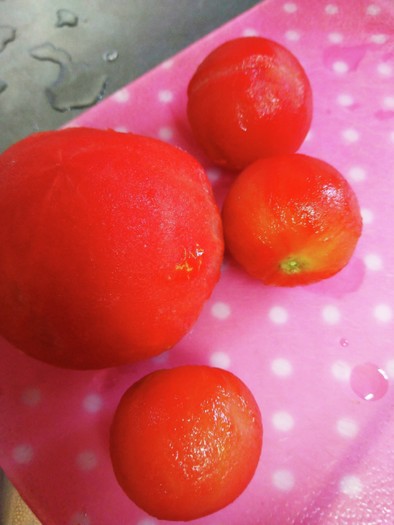 冷凍トマトの皮むき湯剥きじゃないよ簡単！の写真