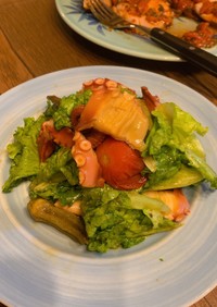 蛸とガーリックオイル醤油のサラダ