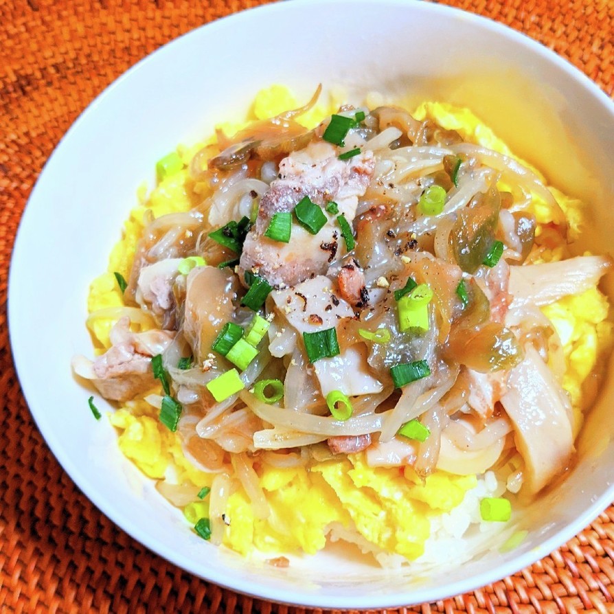 豚肉ザーサイ炒めのせ卵ご飯の画像