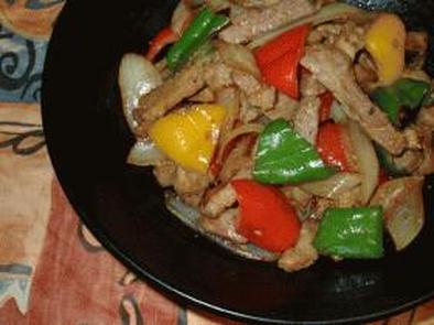 豚肉とピーマンの唐辛子炒め（アジア風）の写真