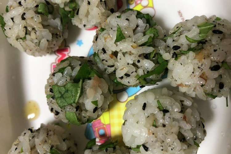 シソ香るミニおにぎり 離乳食 幼児食 レシピ 作り方 By ゆるたのもぐもぐ クックパッド 簡単おいしいみんなのレシピが376万品