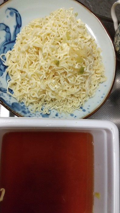 カップ麺で簡単つけ麺の写真