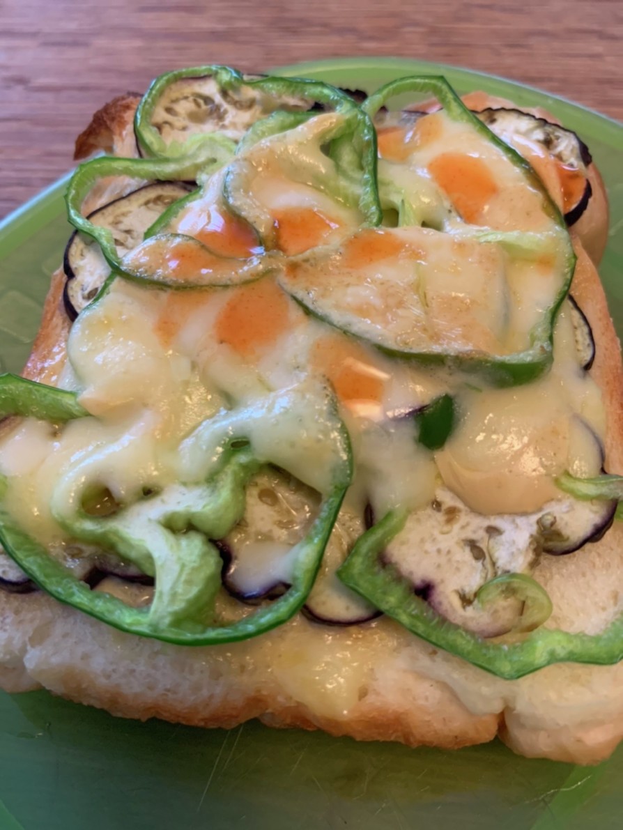 夏野菜のチーズトースト　マヨ醤油ソースの画像