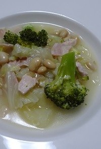 野菜と大豆のチーズスープ
