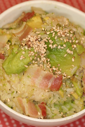 アボカドとベーコンの★簡単★炊き込みご飯