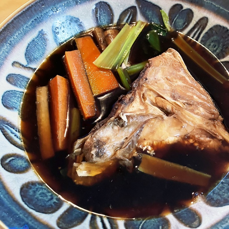 甘くない魚のアラと根菜の煮付けの画像