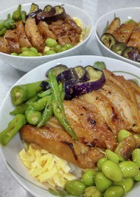 夏野菜と鶏の照り焼き丼