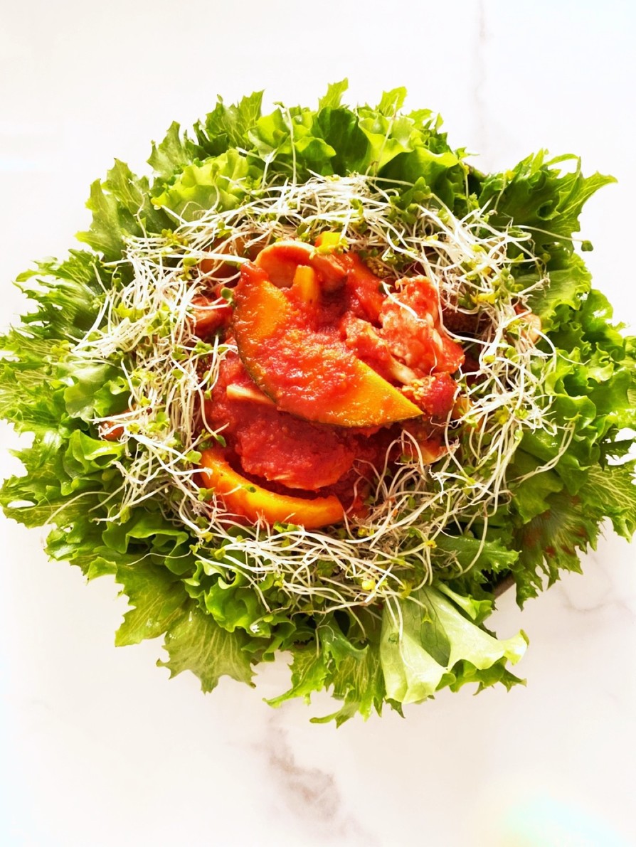 トマトソースで煮込んだたっぷり野菜サラダの画像
