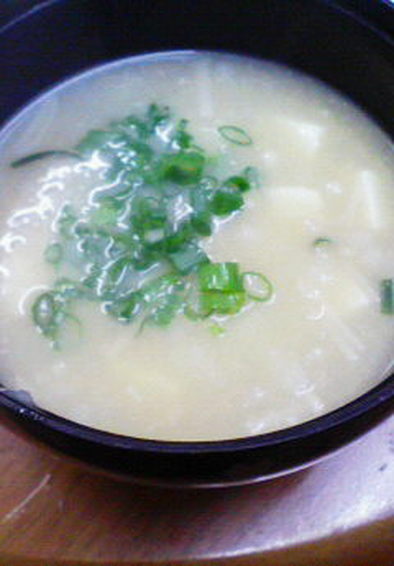 とろとろ、山芋の味噌汁の写真