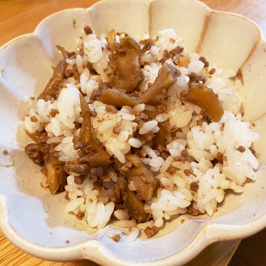 ご飯がすすむ舞茸とそぼろの生姜ごはんの画像