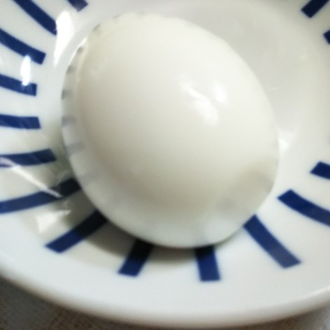 ツルツルゆで卵（画鋲でポチっと）