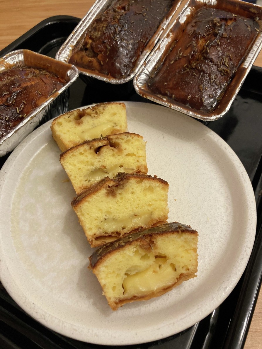 ローズマリーと黒糖のパウンドケーキの画像