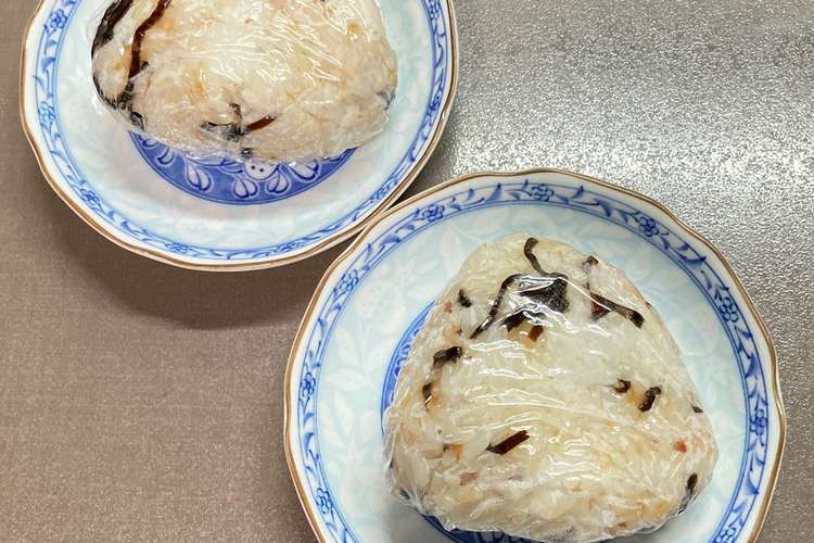 梅でさっぱり 塩昆布と鰹節のおにぎり レシピ 作り方 By さつきa クックパッド 簡単おいしいみんなのレシピが376万品