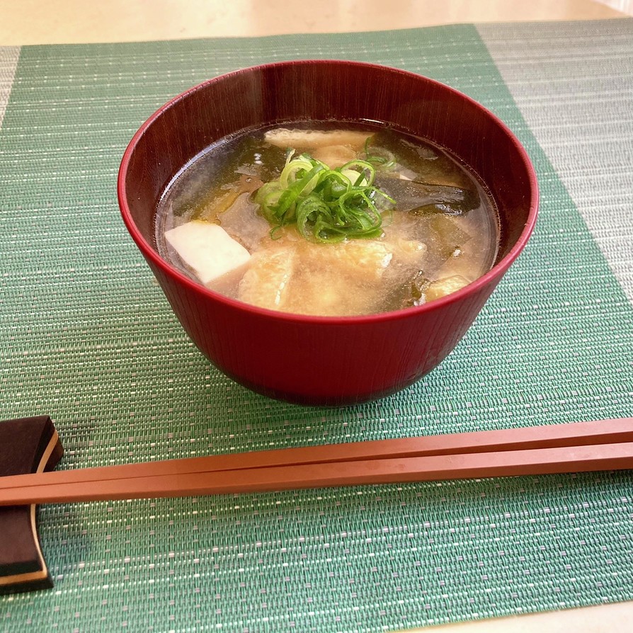 豆腐とあげとわかめの味噌汁の画像