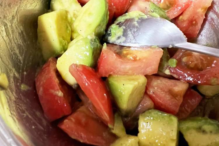 お洒落おつまみ アボカドとトマトのサラダ レシピ 作り方 By モモモとミルク クックパッド 簡単おいしいみんなのレシピが373万品