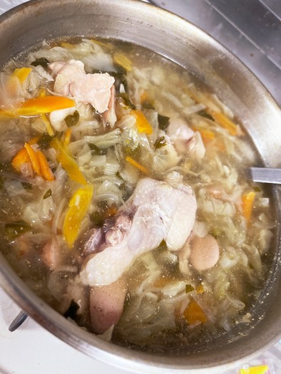 食べる野菜スープの写真