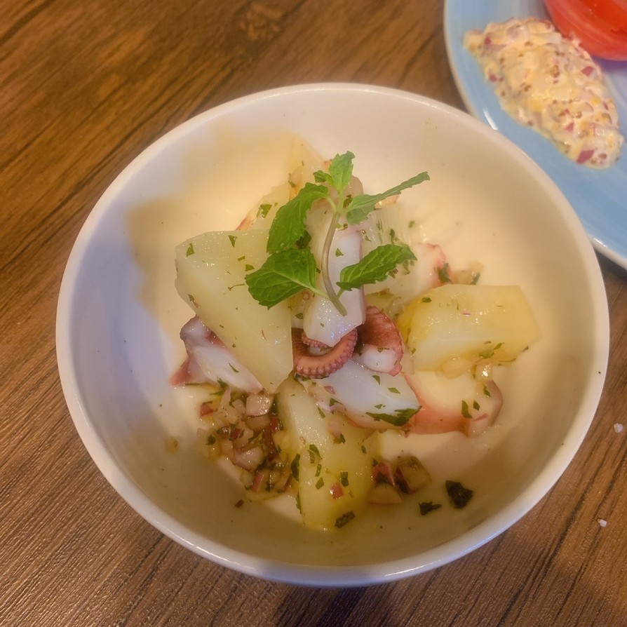 タコとじゃが芋のサラダ　ミントソース仕立の画像