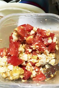  塩漬け卵とトマトとレッドオニオン