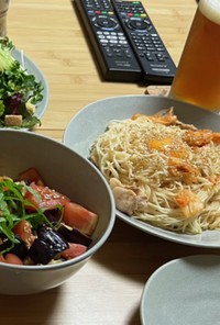 豚キムチ麺とナスとトマトのマリネ