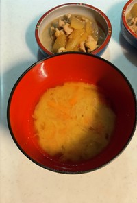 大根と鶏肉の煮物、人参と玉葱の味噌汁