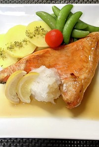 焼き鮭とおろしレモンソース