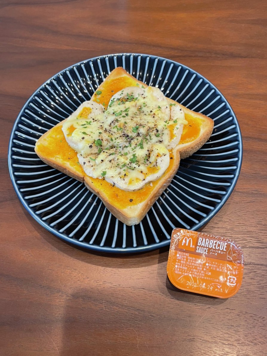 マックのナゲットソースdeチーズトーストの画像
