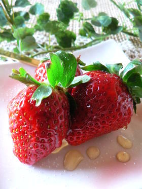 ﾟ･*:塩いちごの蜂蜜かけﾟ･*:.｡.