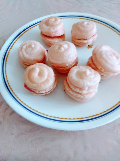 ピンク色のマカロンのレシピの写真