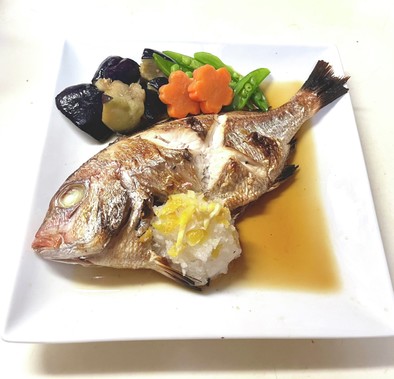 焼き花鯛(チダイ)とおろし柚子ソースの写真