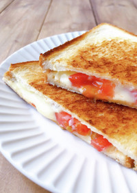 食パンで簡単！ホットサンド／トマトチーズ