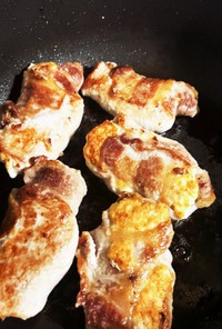 ダブル肉♫鶏ミンチを豚肉で巻き巻き焼き♫
