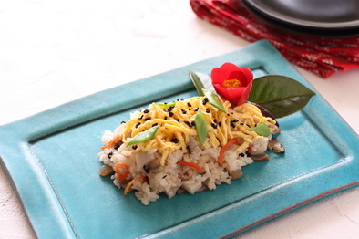 里芋と香茸の入ったばら寿司の写真