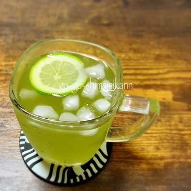 緑茶にレモンの写真
