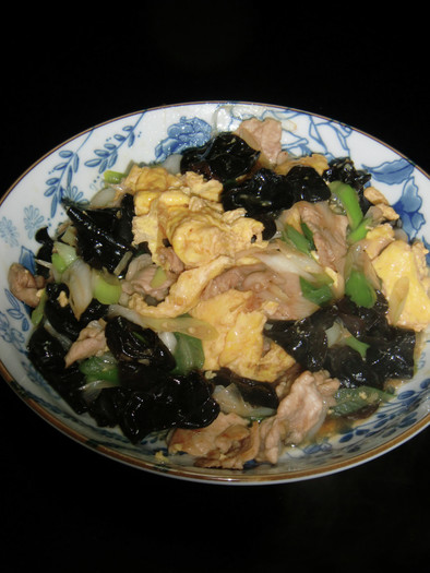 木須肉蛋キクラゲと豚肉とネギと卵の炒め物の写真