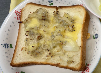 簡単給食　ジャコチーズトーストの写真