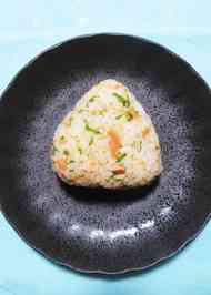 みんなの「鮭 おにぎり」レシピが3,122品 - クックパッド