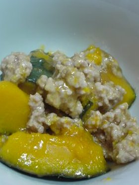圧力鍋で簡単♪かぼちゃとミンチの煮物