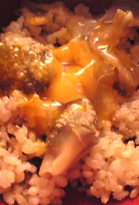 ザーサイと胡麻と卵黄の玄米混ぜご飯