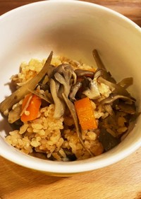 根菜と舞茸の味噌バタ炊き込みご飯