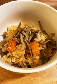 根菜と舞茸の味噌バタ炊き込みご飯