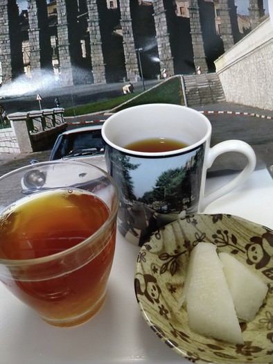 梨のすりおろし入り紅茶の写真