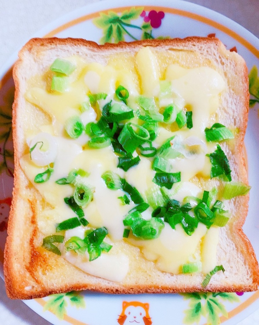 ごま油とチーズとねぎのトーストの画像