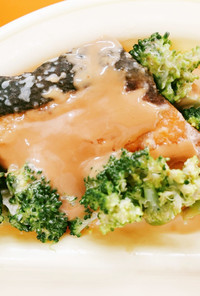 鮭とブロッコリーのオーロラソース