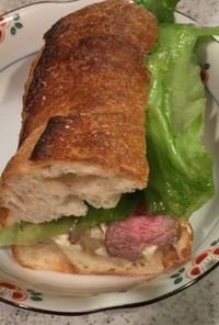 ローストビーフのフランスパンサンドイッチ