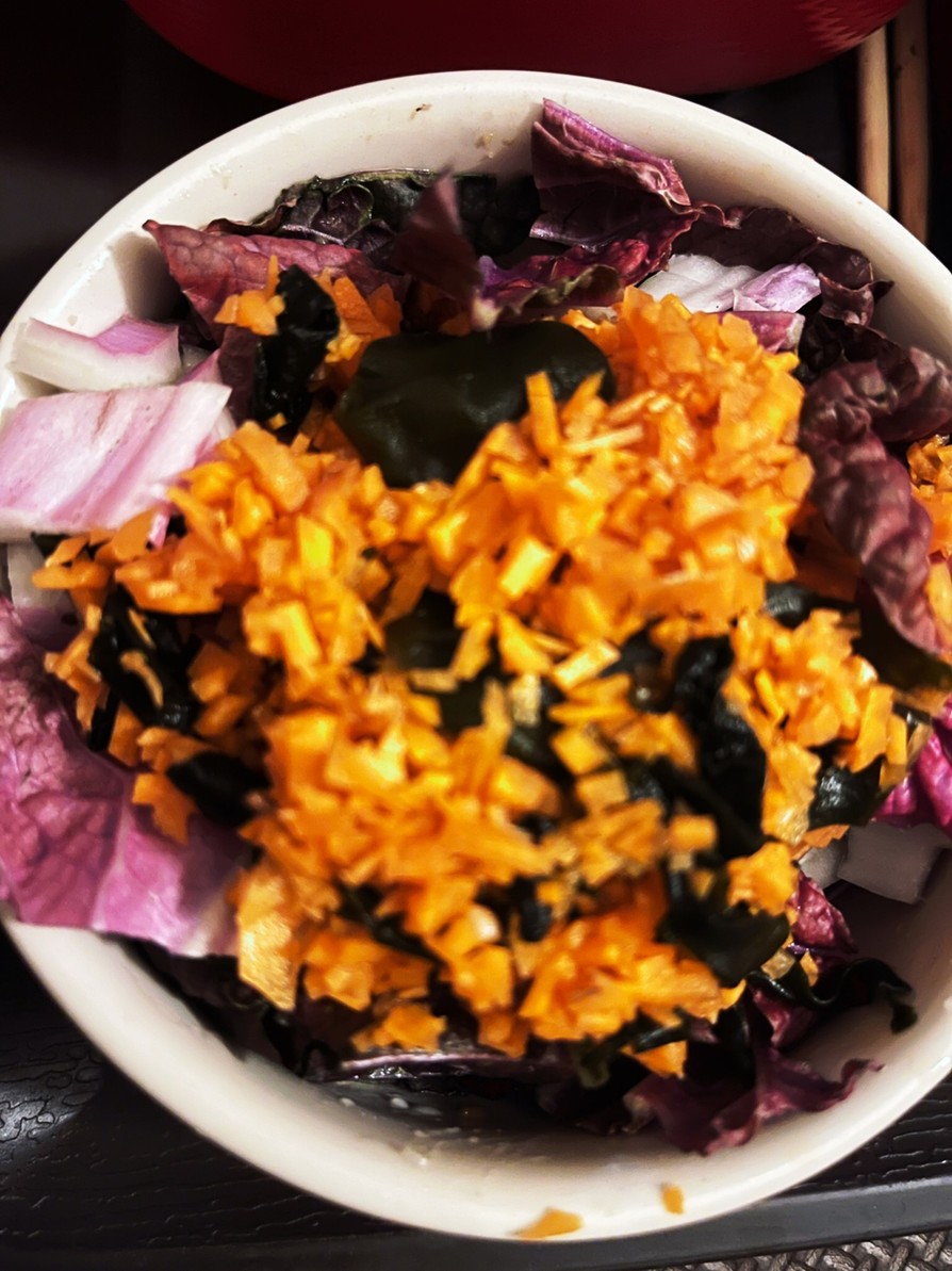 塩油なし低カロリー紫白菜人参ワカメサラダの画像