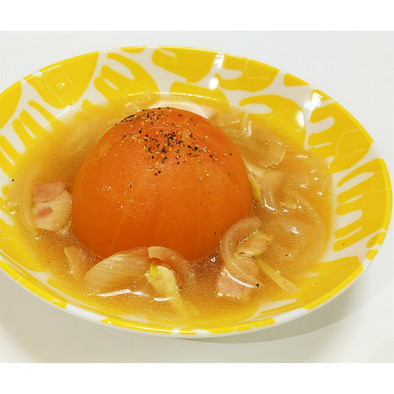 丸ごとトマトのスープの写真
